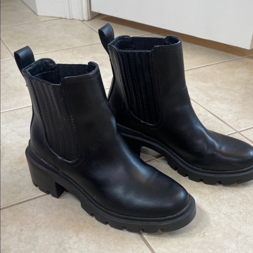 Universal Thread Black Ankle Boots with Chunky Sole